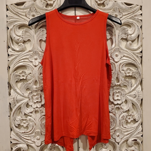 Red athletic tie back mesh tank top - Picture 4 of 12
